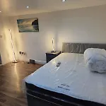 Cozy Studio Flat, 7Mins From Centre, Parking, Wifi & Netflix