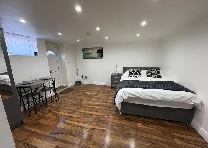 Cozy Studio Flat, 7Mins From Centre, Parking, Wifi & Netflix