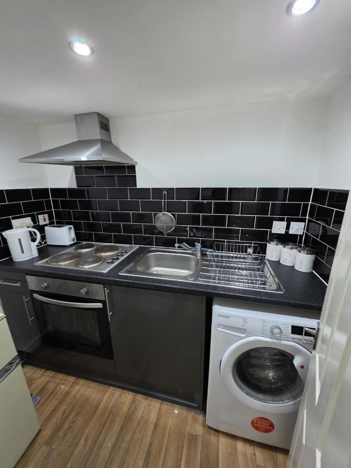 Cozy Studio Flat, 7Mins From Centre, Parking, Wifi & Netflix