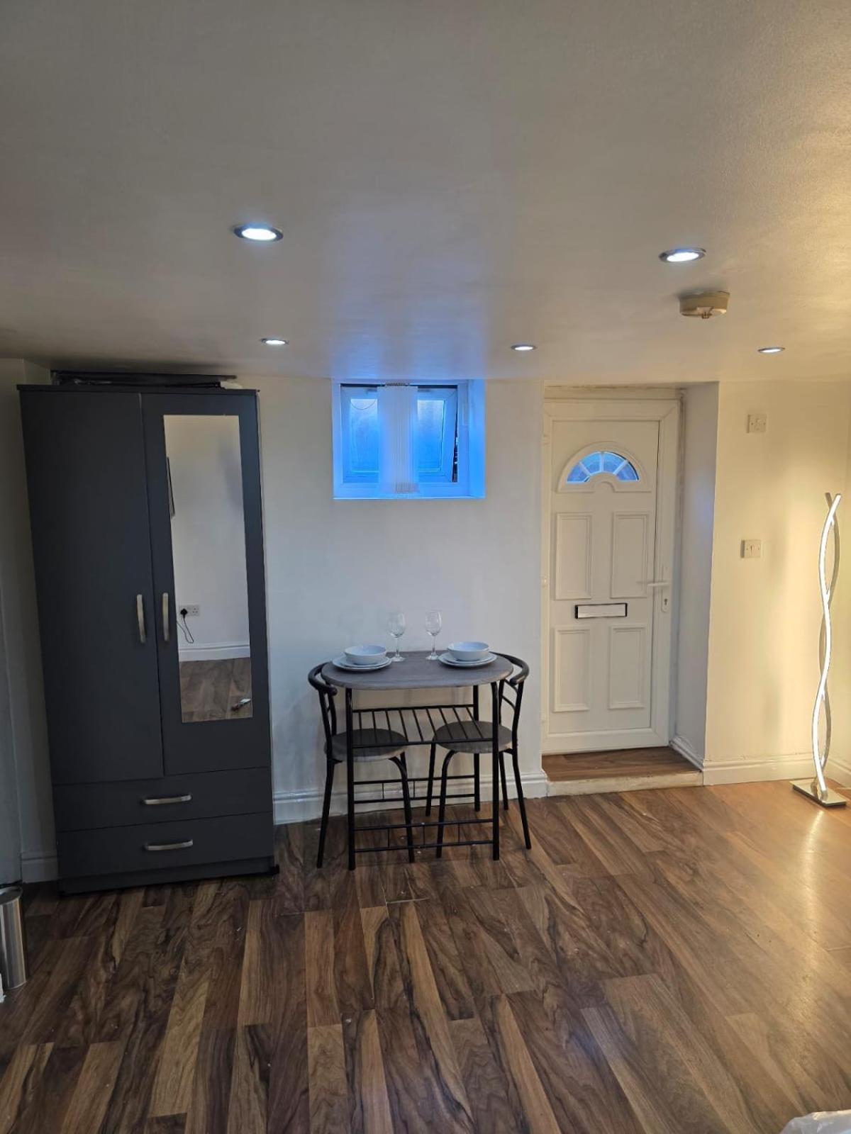 Cozy Studio Flat, 7Mins From Centre, Parking, Wifi & Netflix * Leeds (West Yorkshire)