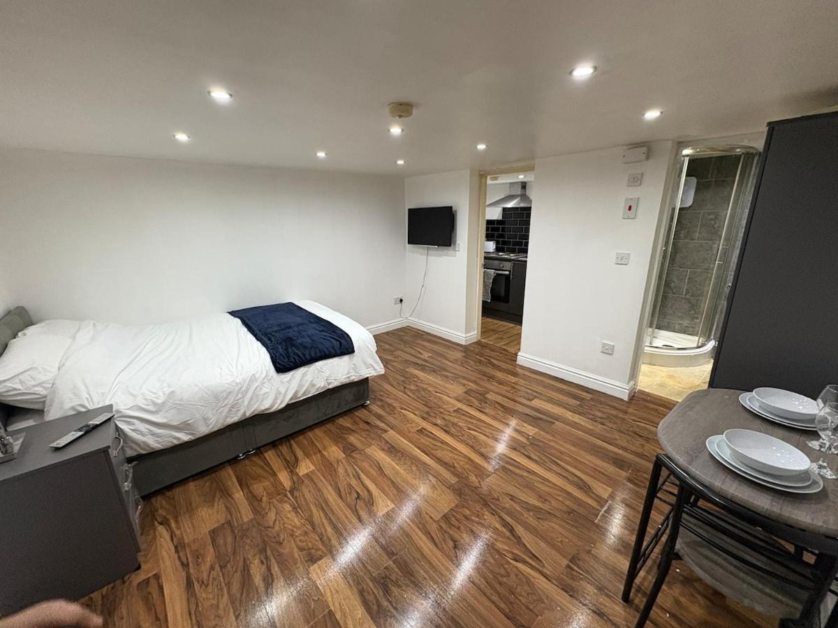 Apartment Cozy Studio Flat, 7Mins From Centre, Parking, Wifi & Netflix *