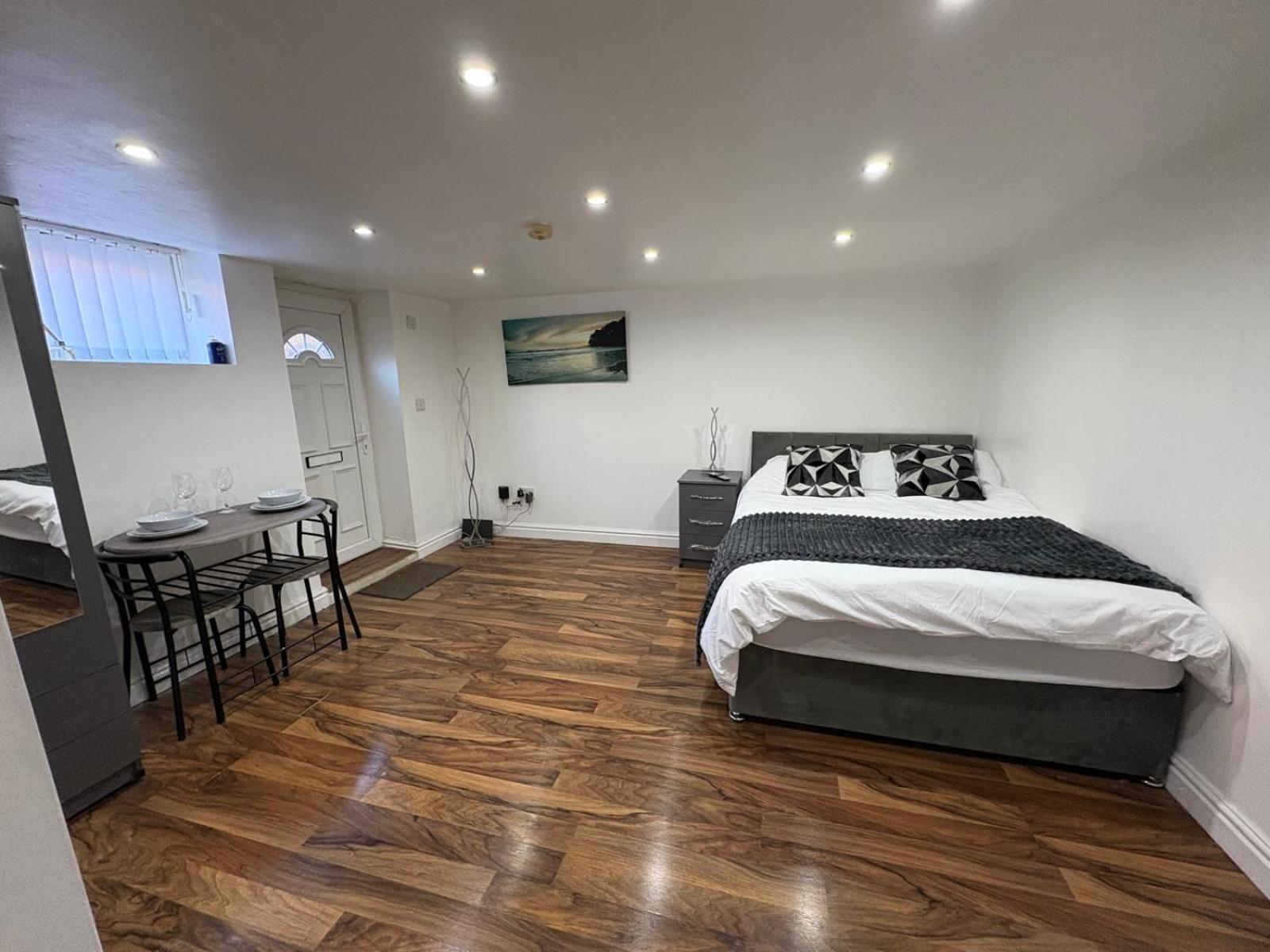 Apartment Cozy Studio Flat, 7Mins From Centre, Parking, Wifi & Netflix